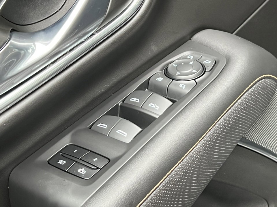 Used 2023 GMC Yukon AT4 w/ AT4 Premium Package image 21