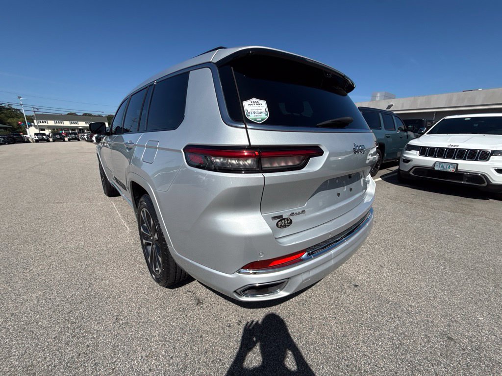 Certified 2021 Jeep Grand Cherokee L Overland w/ Luxury Tech Group IV AWD/4WD image 3