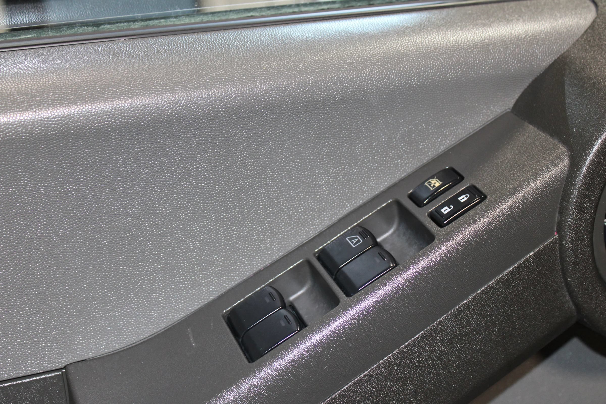 Used 2015 Nissan Xterra S w/ Value Package RWD image 9