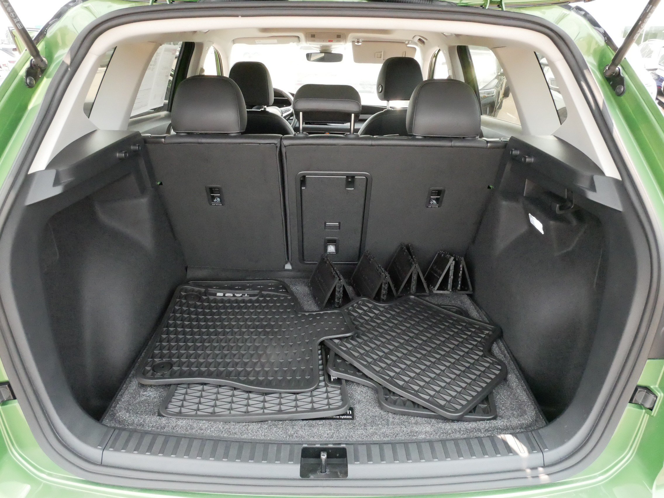 Certified 2025 Volkswagen Taos SE AWD/4WD image 18