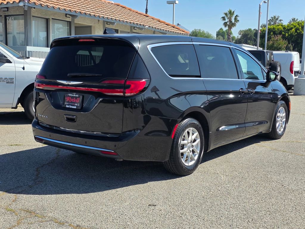 Certified 2023 Chrysler Pacifica Touring-L FWD image 5