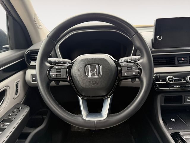 Certified 2025 Honda Pilot Touring image 12