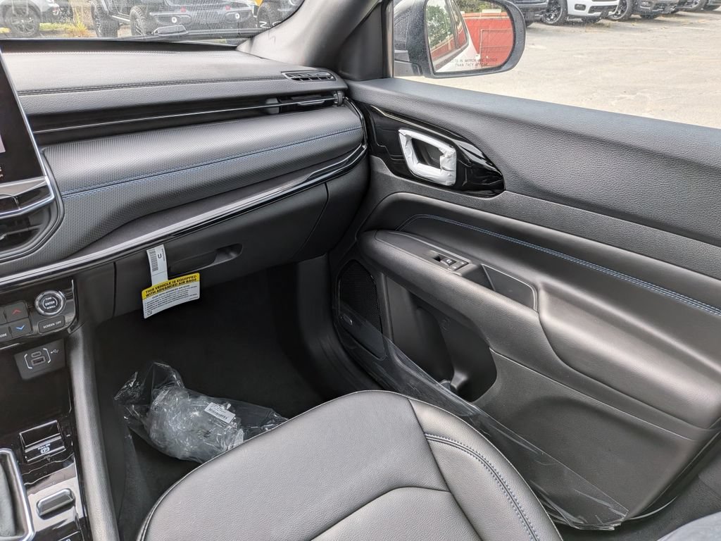 New 2026 Jeep Compass Limited w/ Sun, Sound & Navigation Group AWD/4WD image 16