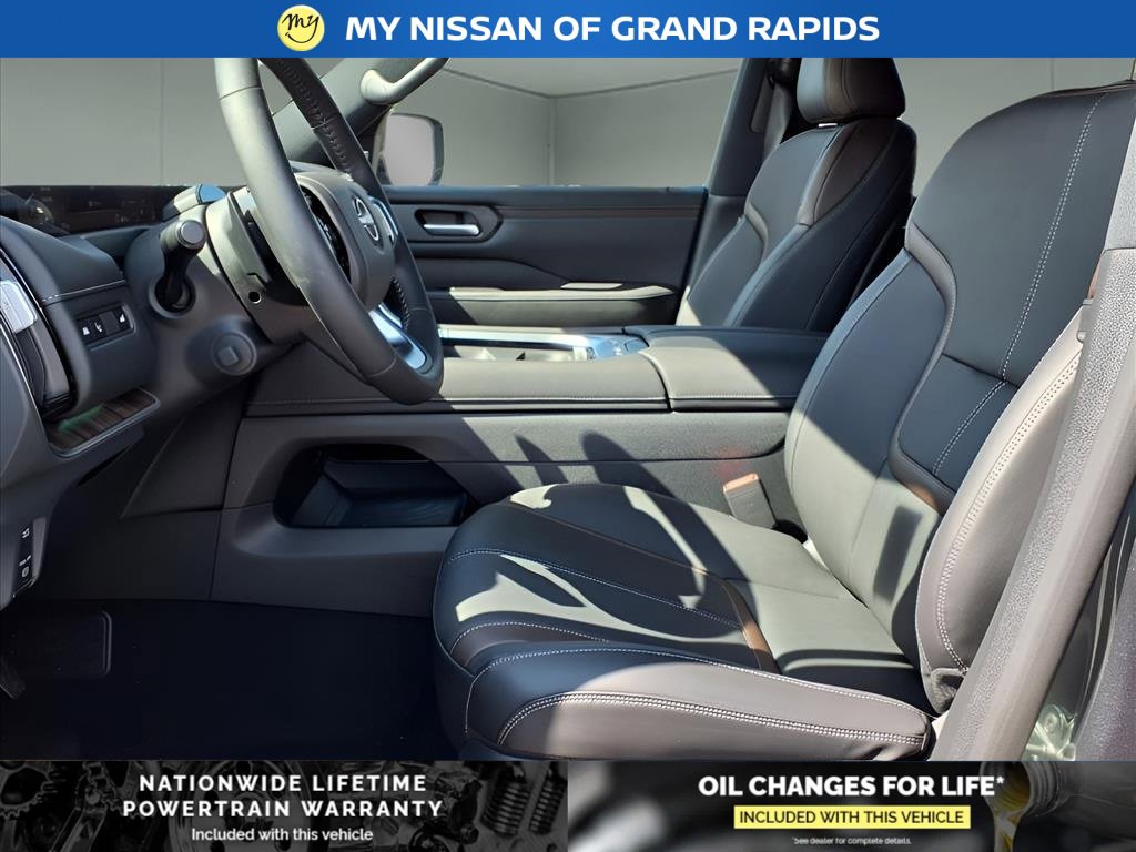New 2025 Nissan Armada SL w/ Captain's Chari Seat Package image 18