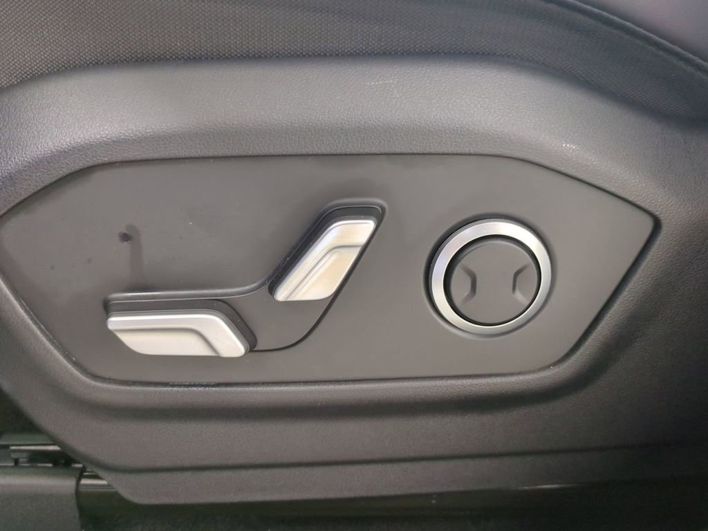 Certified 2025 Hyundai Santa Fe SEL image 24