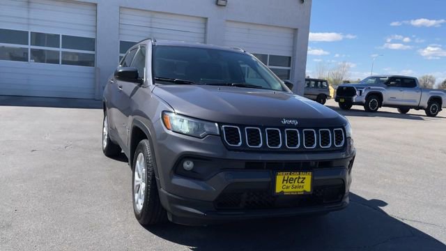 Used 2024 Jeep Compass Latitude AWD/4WD image 4