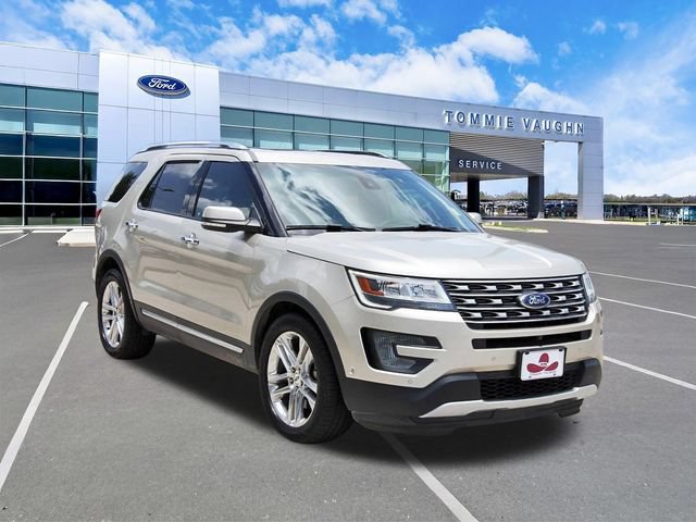 Used 2017 Ford Explorer Limited w/ Equipment Group 301A FWD image 6