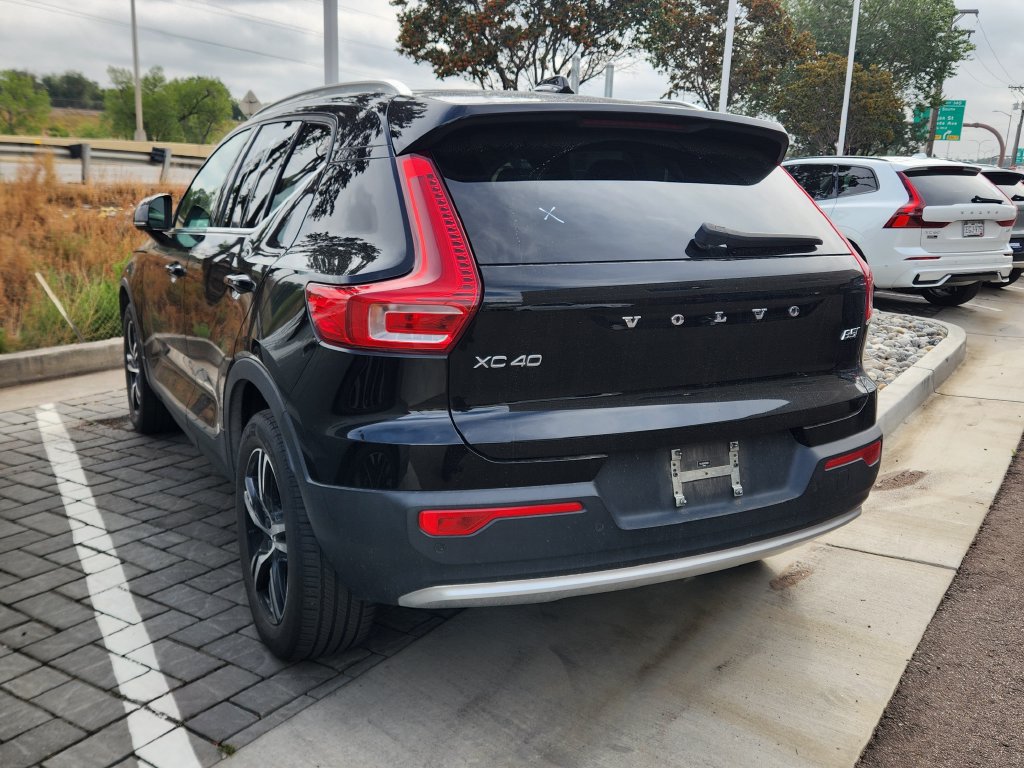 Used 2023 Volvo XC40 B5 Plus AWD/4WD image 8