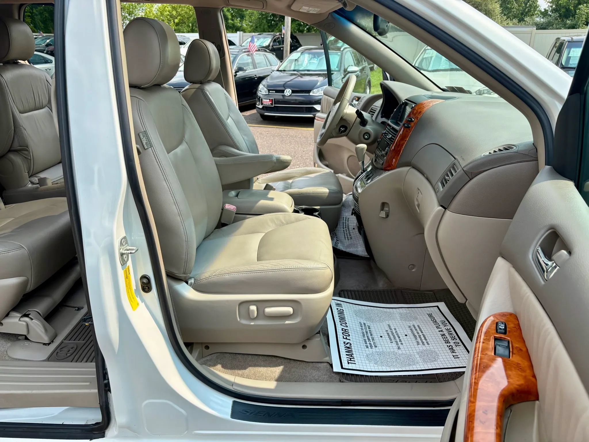 Used 2006 Toyota Sienna XLE w/ XLE Pkg 8 FWD image 29