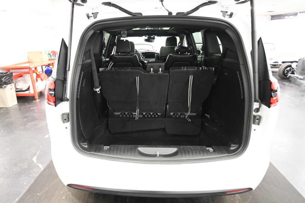 Used 2025 Chrysler Pacifica Limited FWD image 26