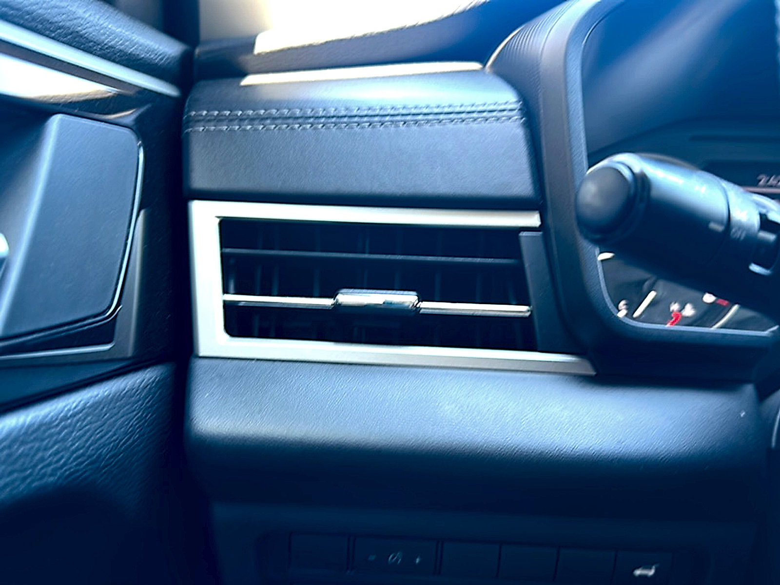 Used 2024 Mitsubishi Outlander SE image 38