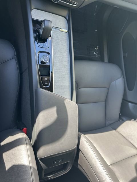 Certified 2025 Volvo XC60 B5 Plus AWD/4WD image 26