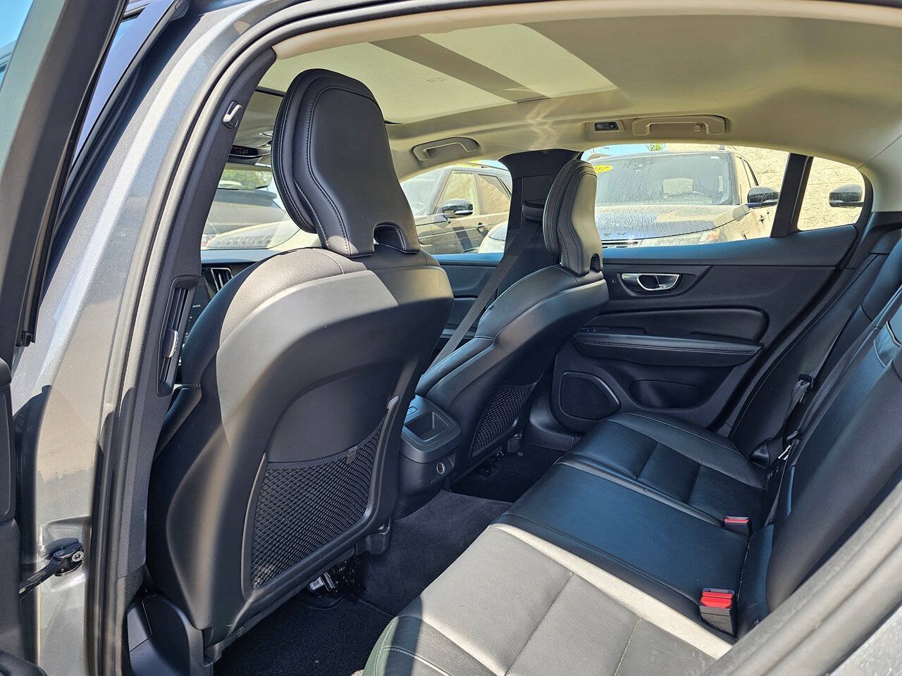 Used 2019 Volvo S60 T6 Momentum w/ Premium Package AWD/4WD image 9