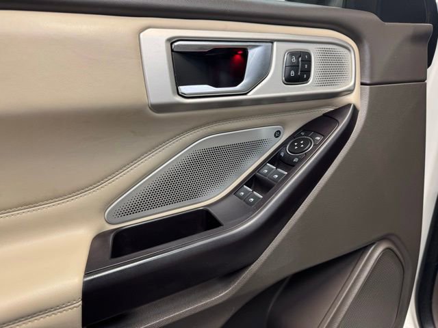 Used 2020 Ford Explorer Platinum image 12