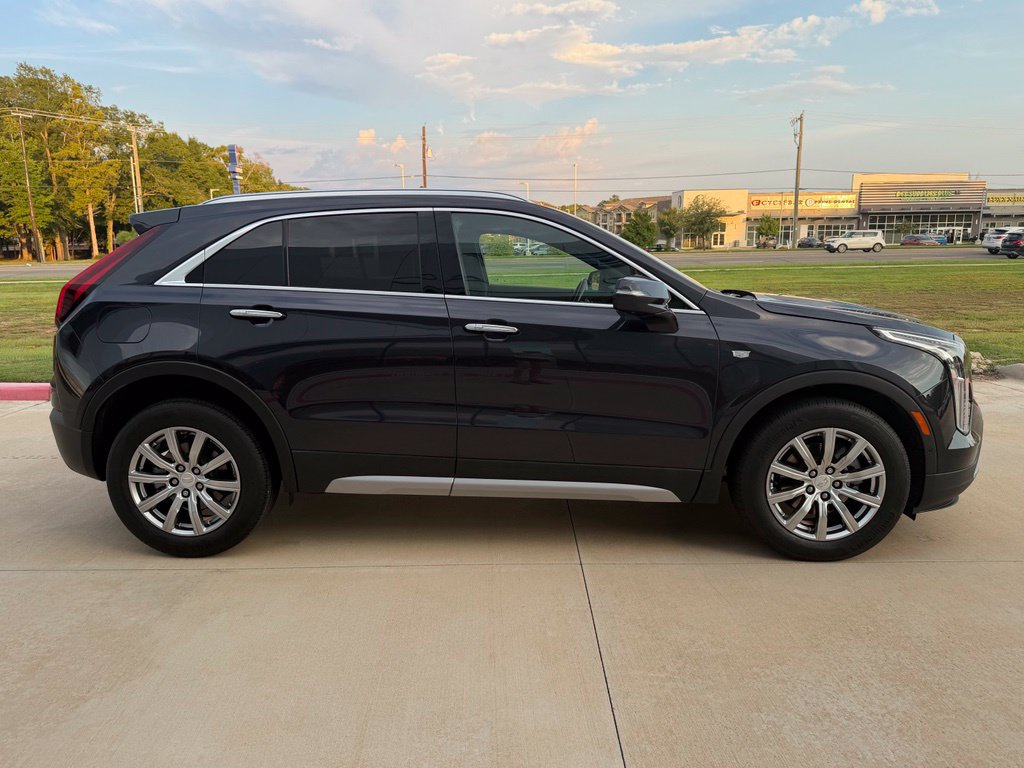 Used 2022 Cadillac XT4 Premium Luxury w/ Enhanced Visibility Package FWD image 7