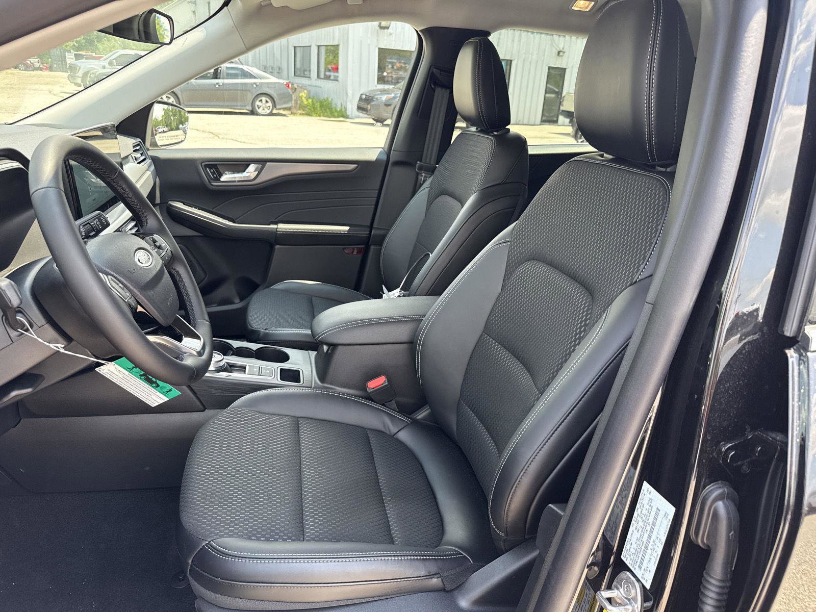 New 2025 Ford Escape SE image 11