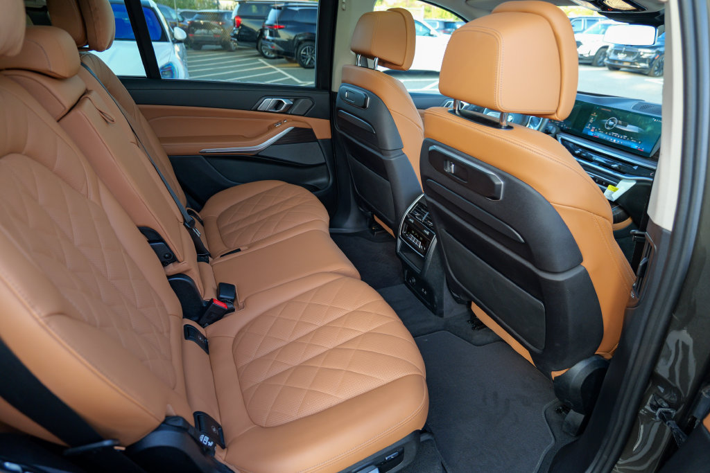 Used 2024 BMW X7 xDrive40i AWD/4WD image 32