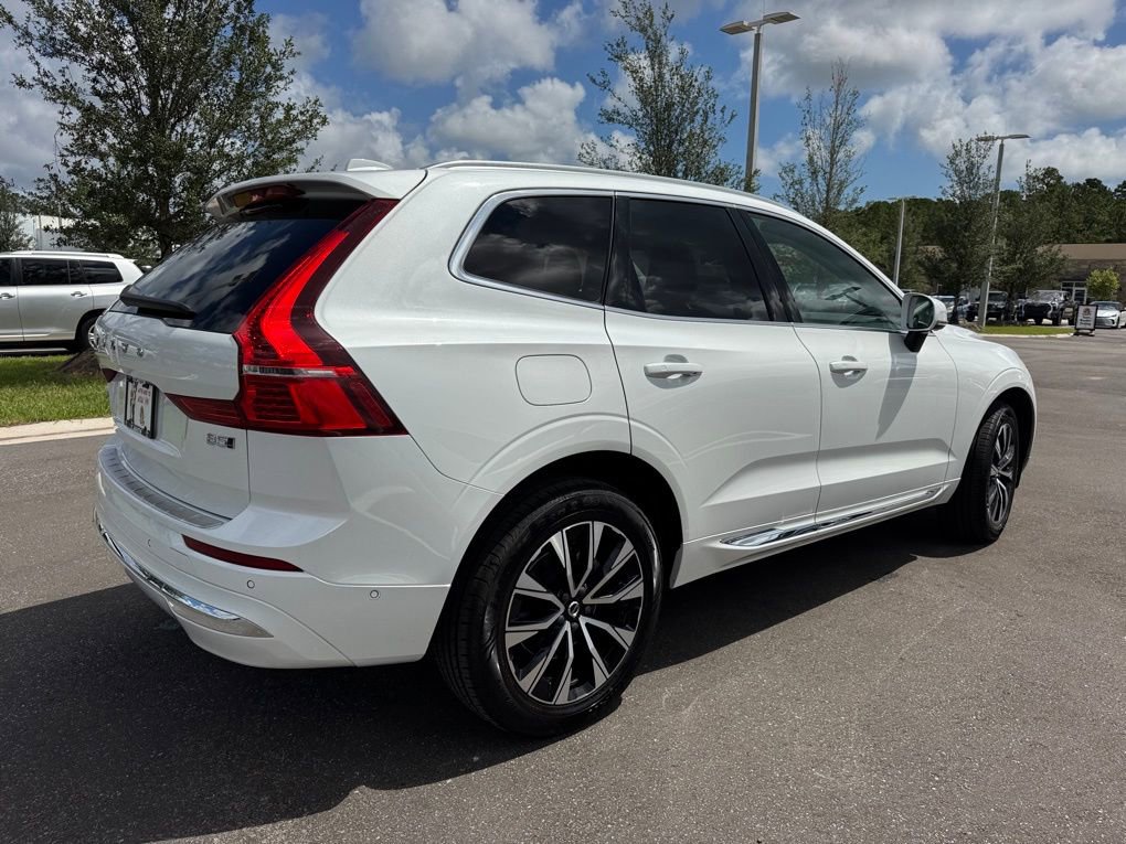 Used 2023 Volvo XC60 B5 Plus image 9