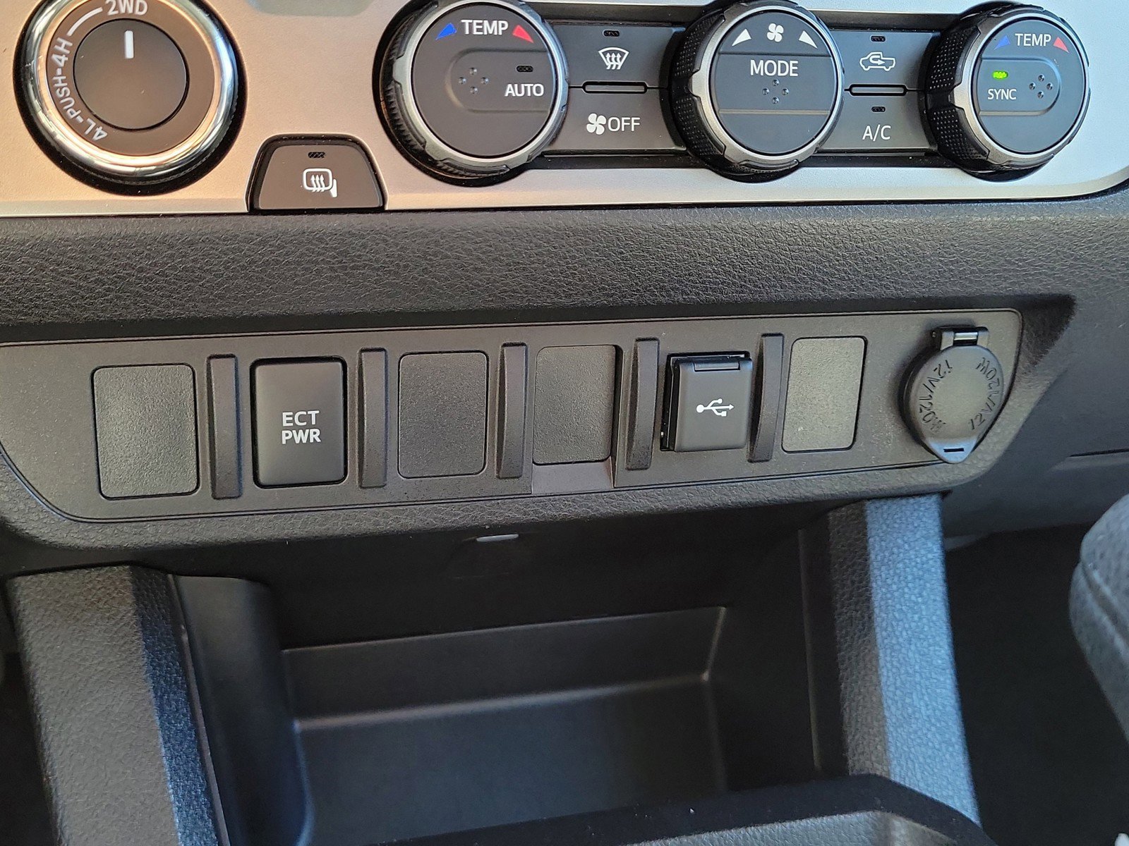 Used 2023 Toyota Tacoma SR AWD/4WD image 30