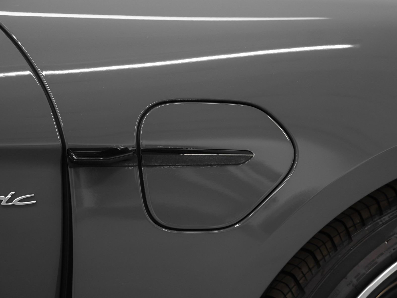 New 2025 Porsche Taycan image 14