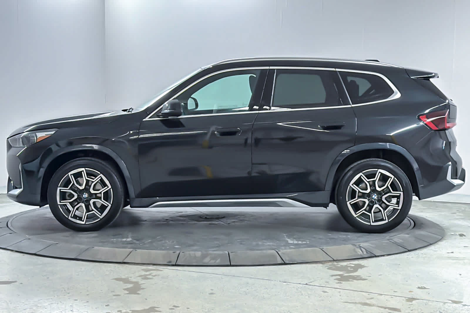 Used 2026 BMW X1 xDrive28i w/ Convenience Package AWD/4WD image 3