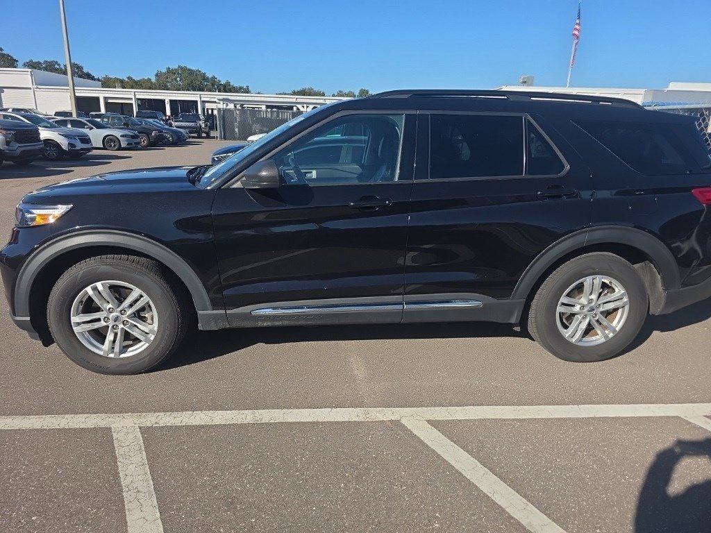 Used 2023 Ford Explorer XLT w/ Equipment Group 202A image 4