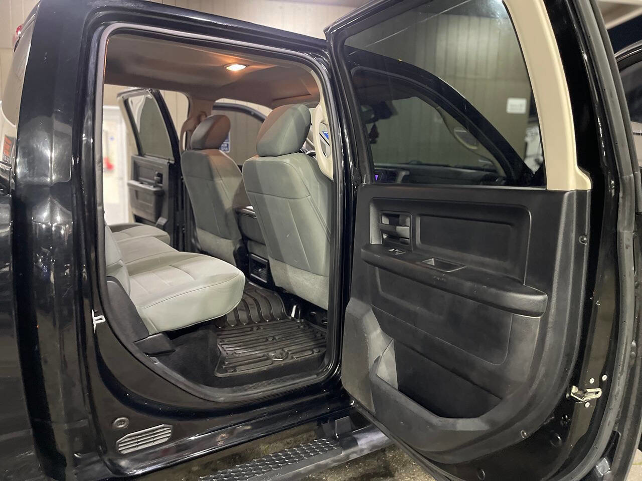 Used 2015 RAM 3500 Tradesman w/ Chrome Appearance Group image 28