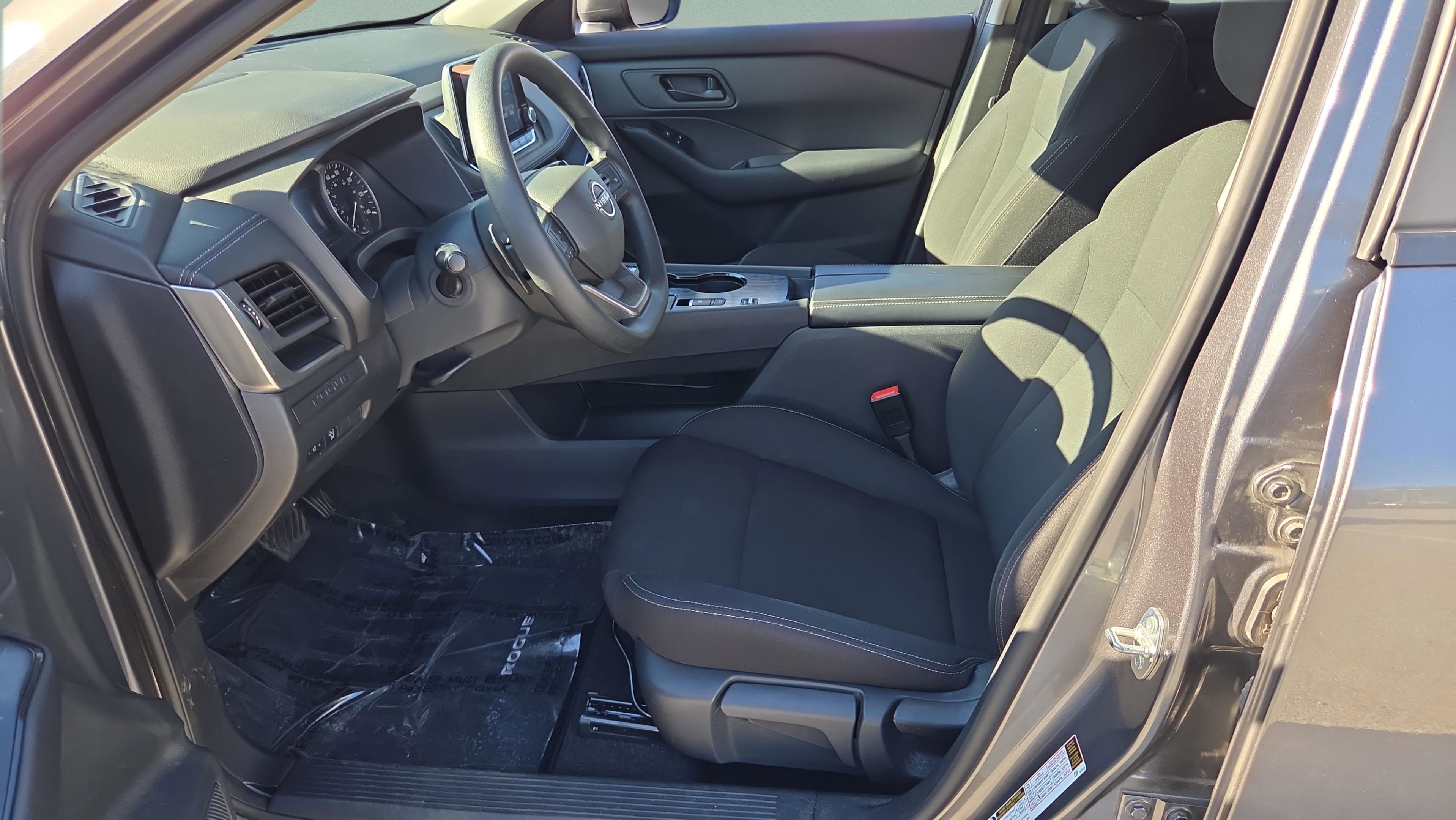 Used 2025 Nissan Rogue S image 10