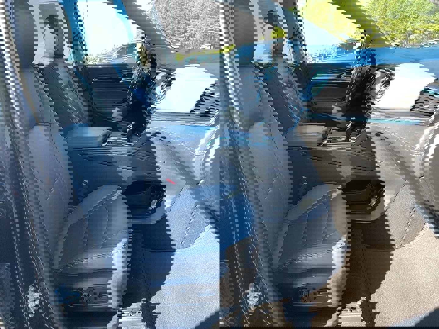 Used 2020 Buick Enclave Essence image 24