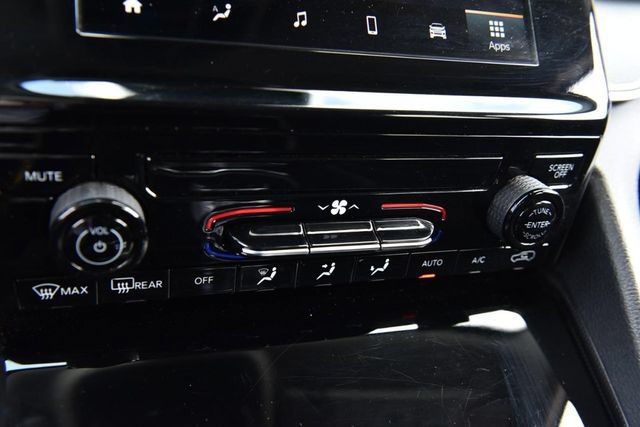 Used 2024 Jeep Grand Cherokee Laredo AWD/4WD image 16