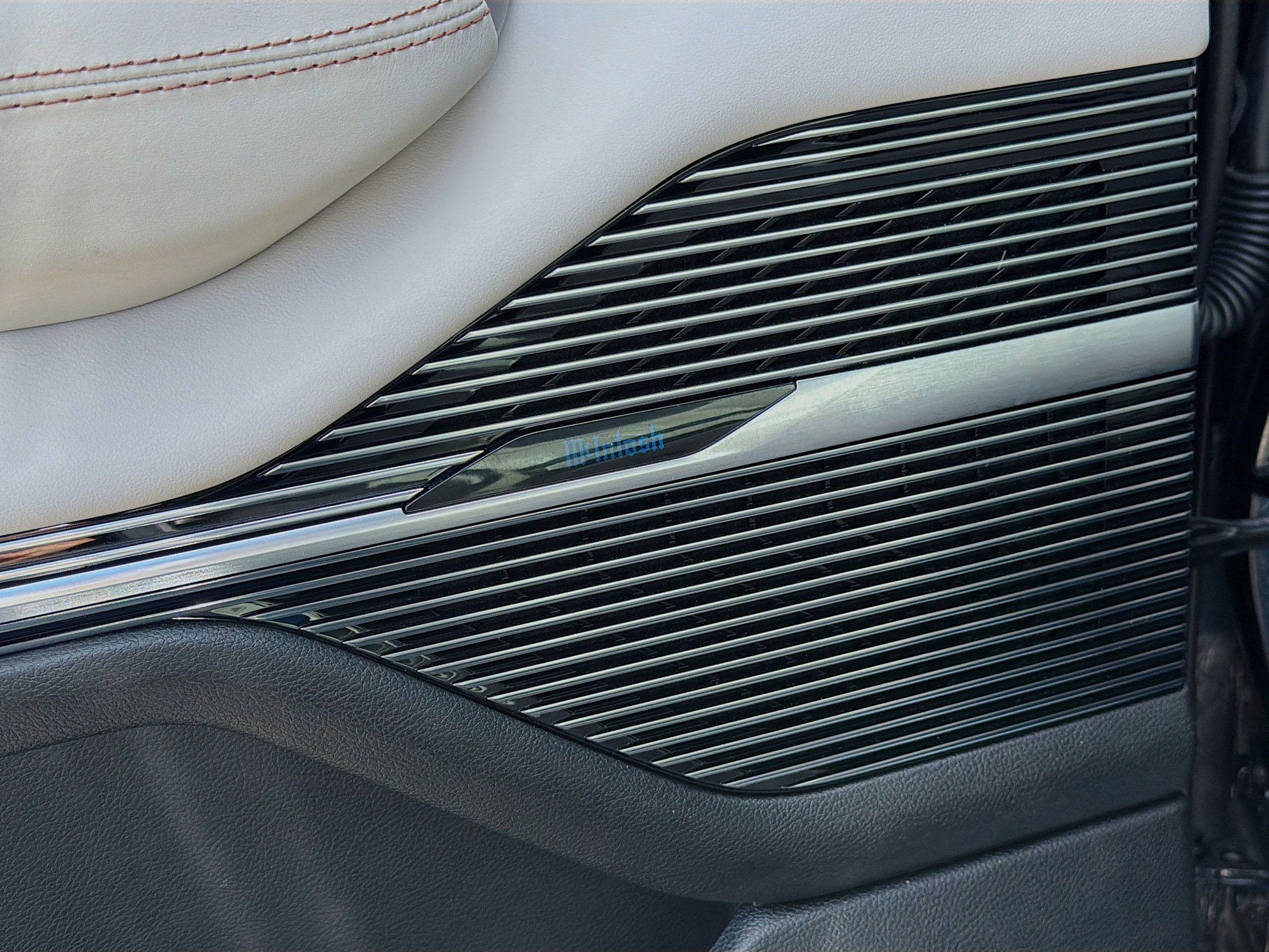 Used 2022 Jeep Grand Wagoneer Series I w/ Flexible Seating Group image 25