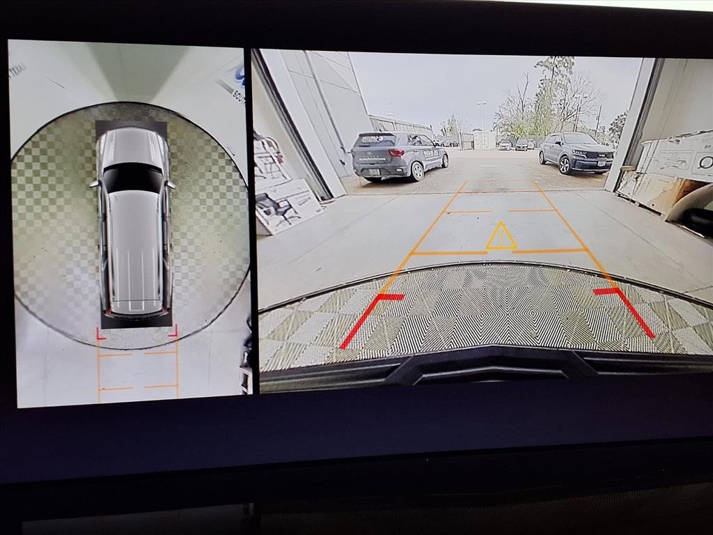 Used 2025 Cadillac Escalade ESV Sport Platinum image 12