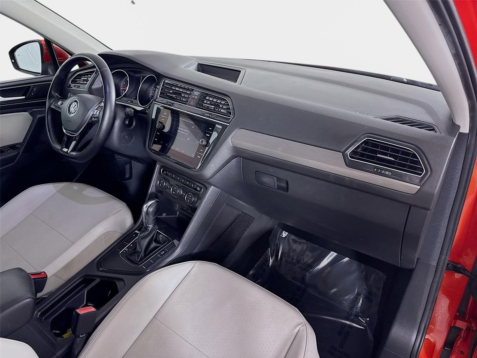 Used 2019 Volkswagen Tiguan SE w/ Panoramic Sunroof Package FWD image 30
