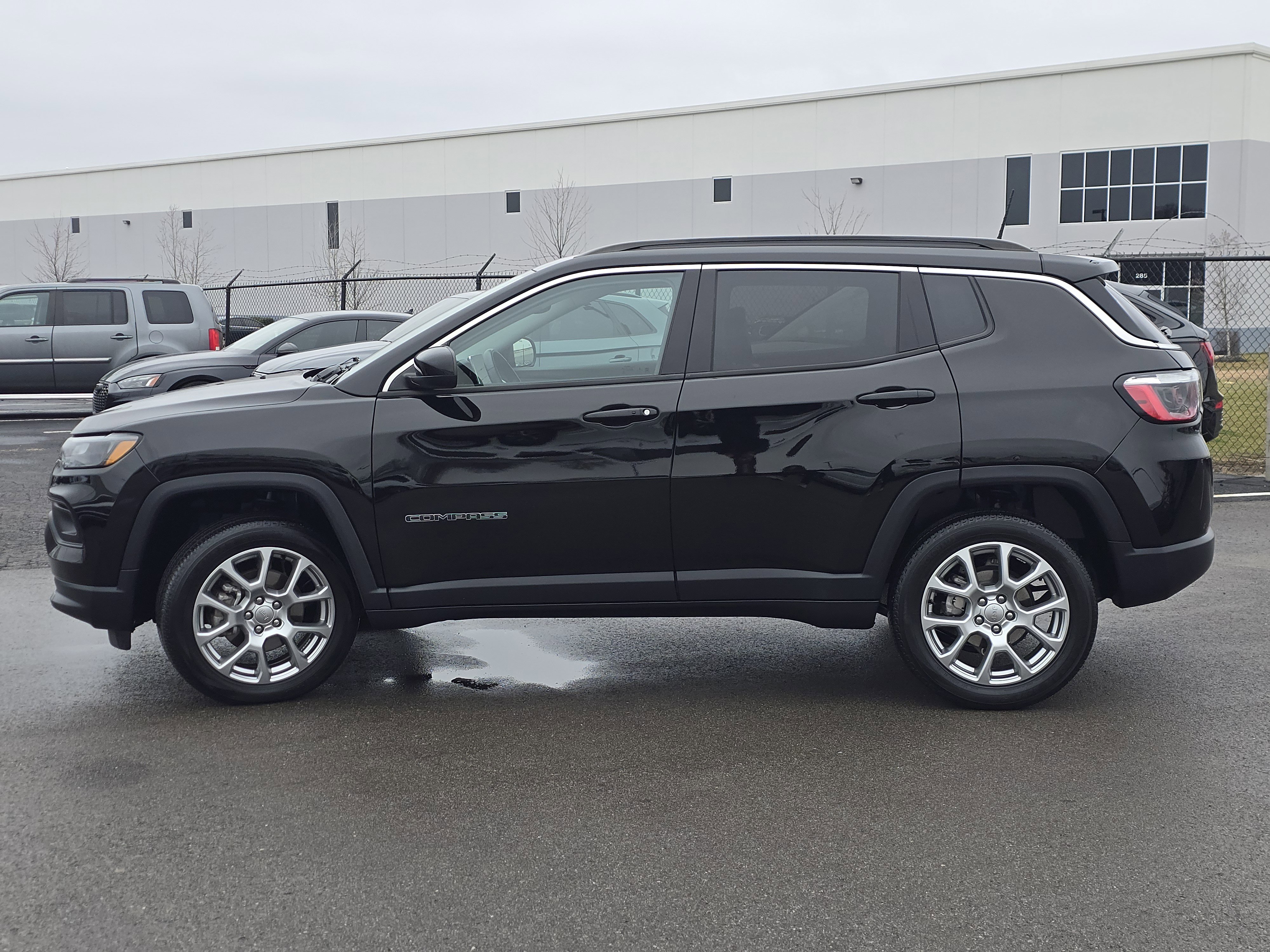 Used 2022 Jeep Compass Latitude image 4