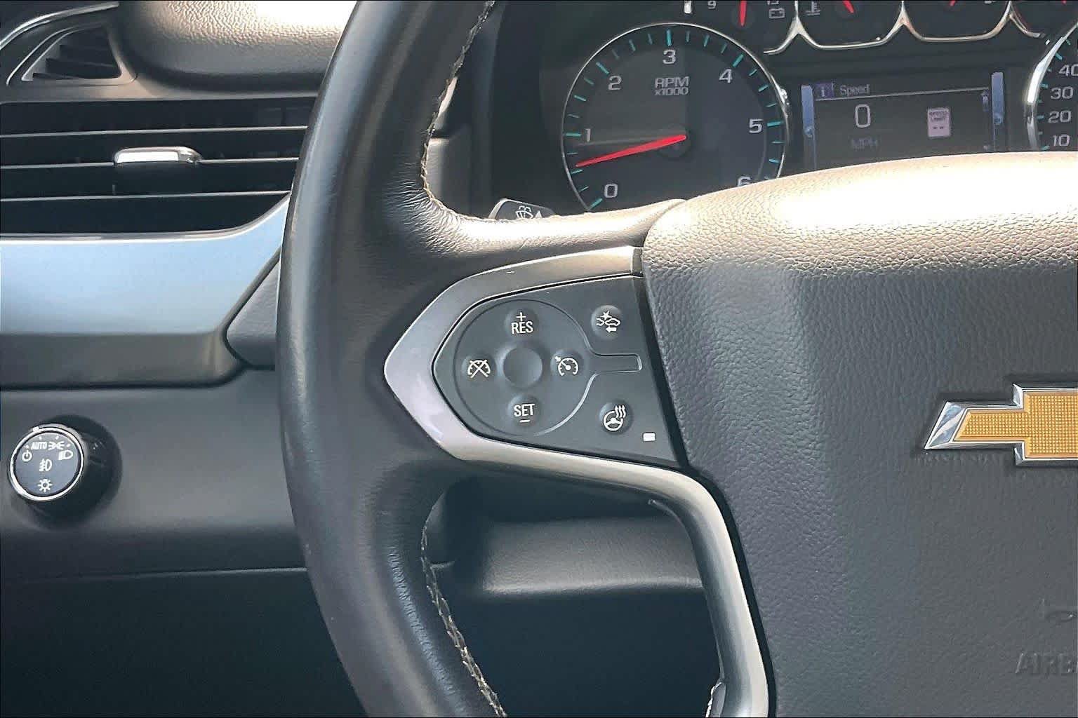 Used 2018 Chevrolet Suburban LT RWD image 24