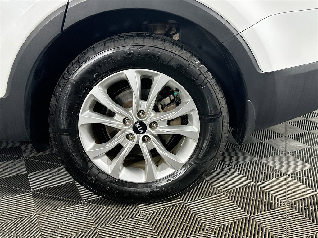 Used 2020 Kia Telluride LX image 32