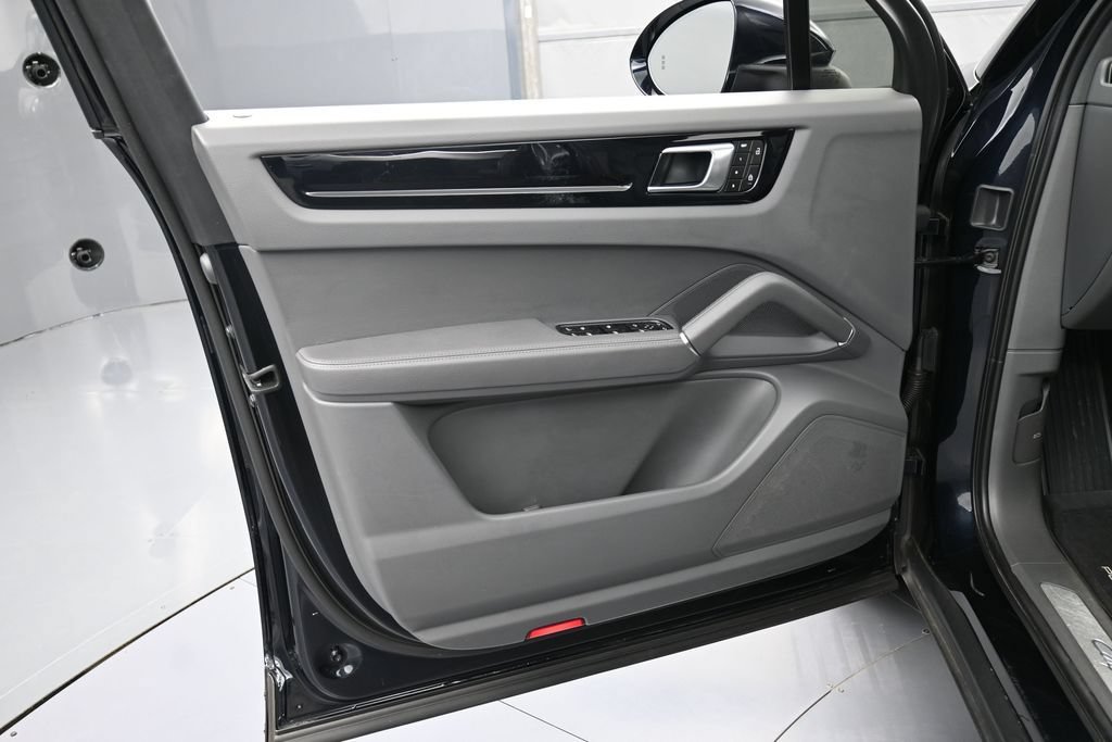 Certified 2023 Porsche Cayenne AWD/4WD image 15