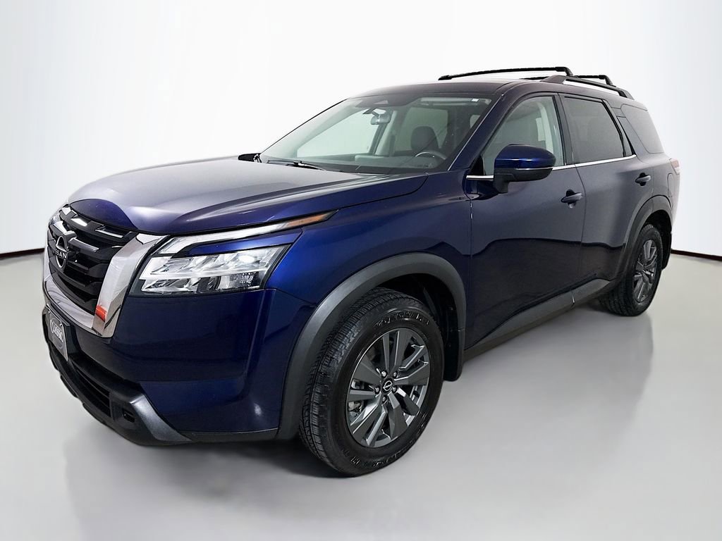 Used 2022 Nissan Pathfinder SV image 3