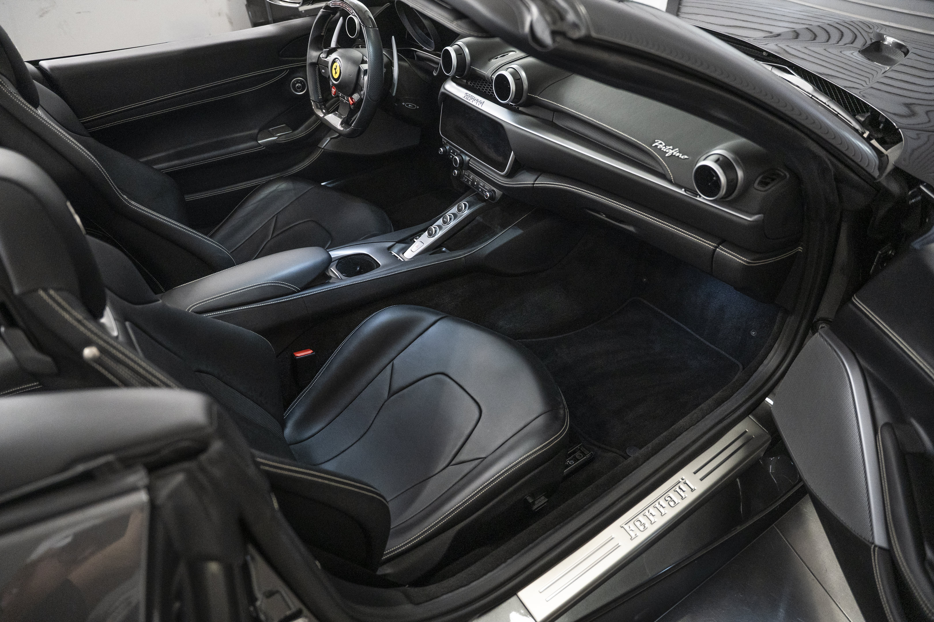 Used 2020 Ferrari Portofino RWD image 35