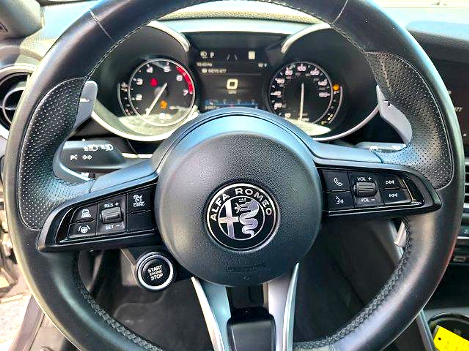 Used 2023 Alfa Romeo Giulia Veloce RWD image 29