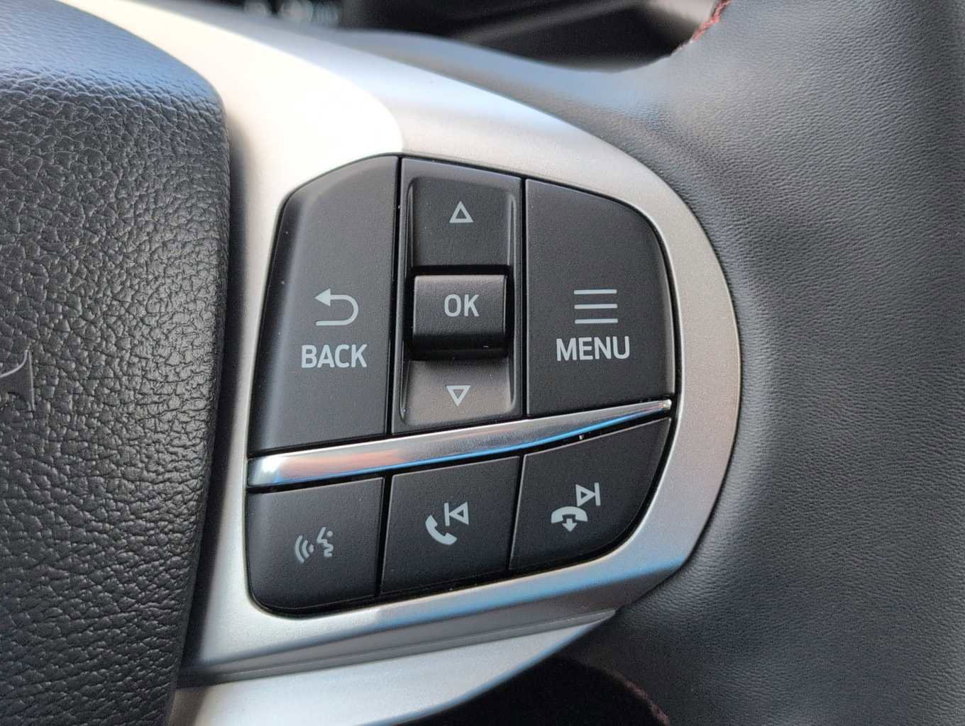 New 2025 Ford Explorer Active w/ Active Comfort Package image 24