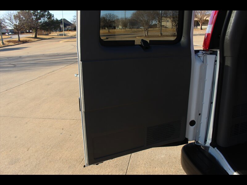 Used 2020 Chevrolet Express 3500 LS RWD image 15