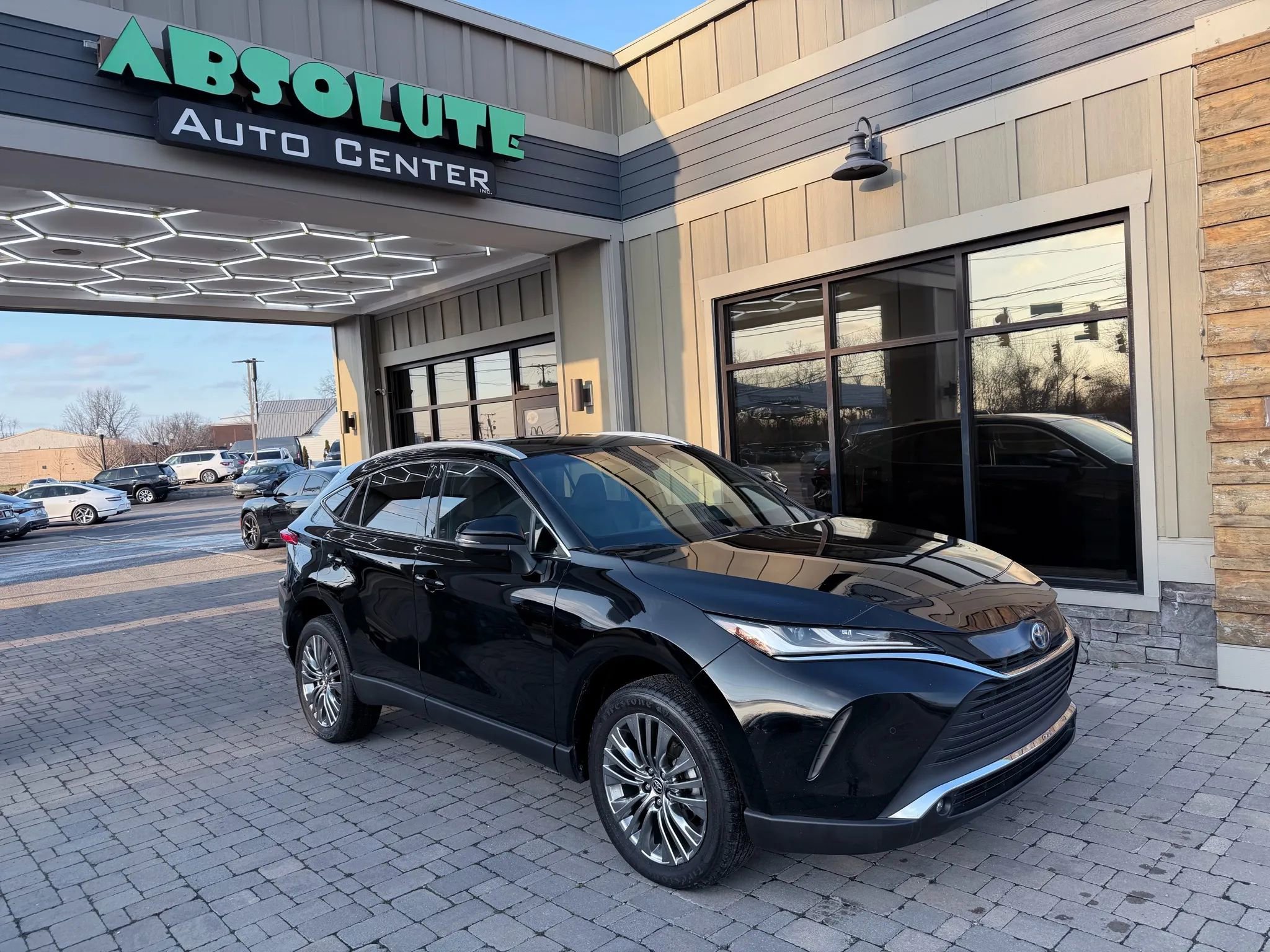 Used 2023 Toyota Venza XLE AWD/4WD image 63