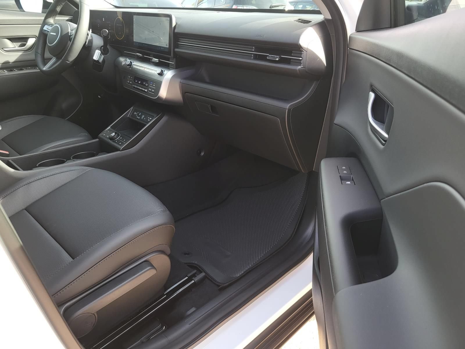 New 2026 Hyundai Kona Limited FWD image 8