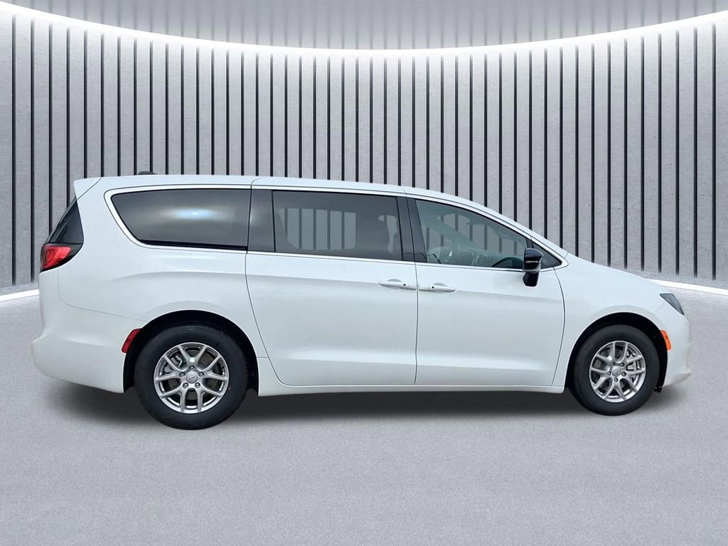 New 2026 Chrysler Voyager LX image 6