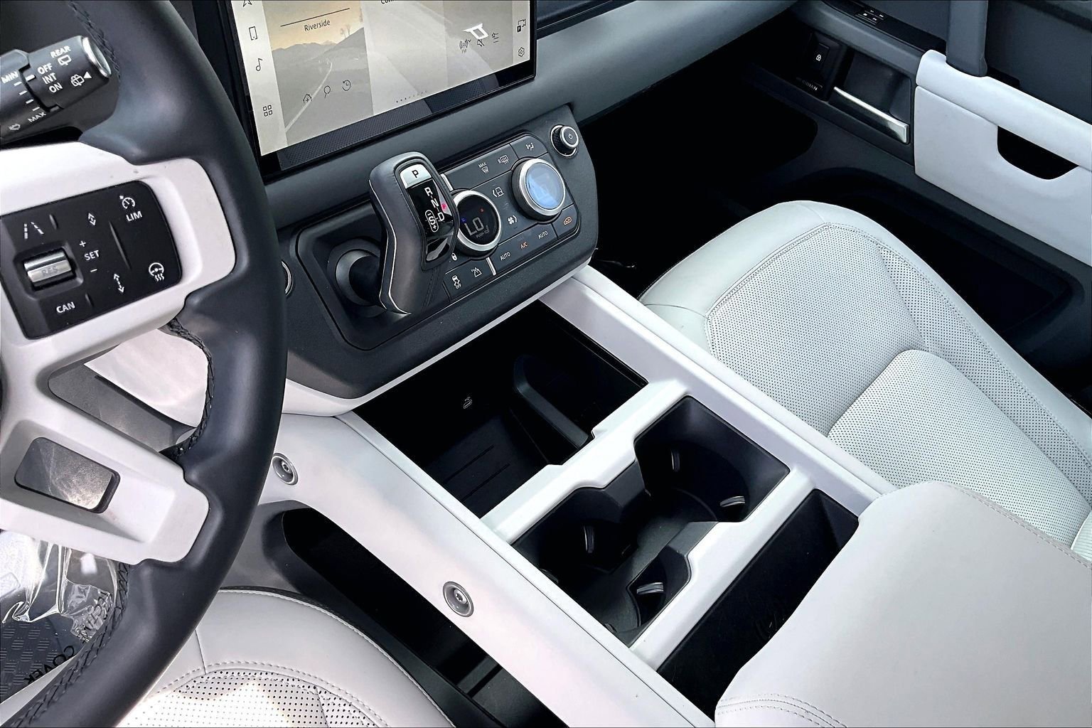 Used 2025 Land Rover Defender 110 S image 17