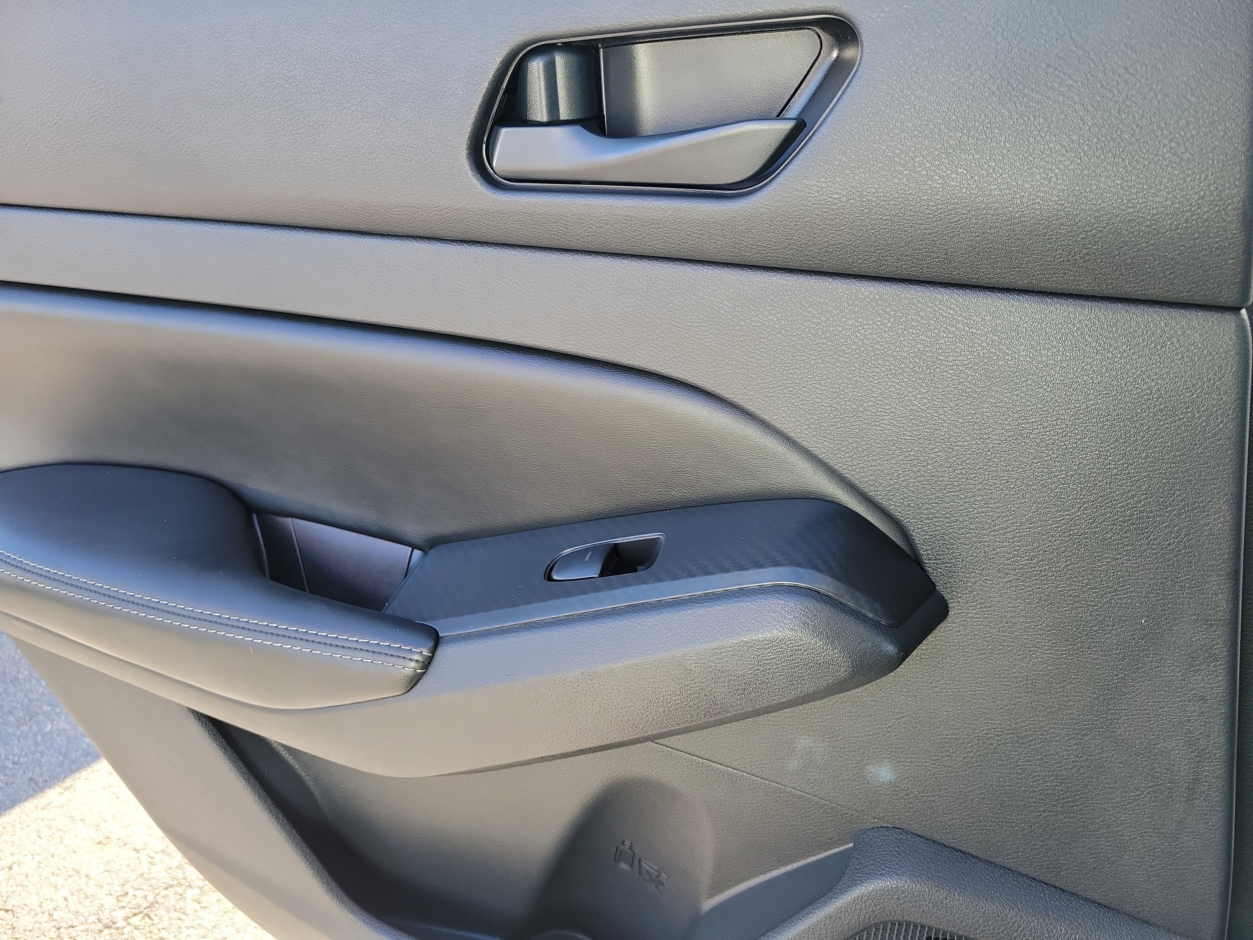 Used 2025 Nissan Altima 2.5 SV image 13