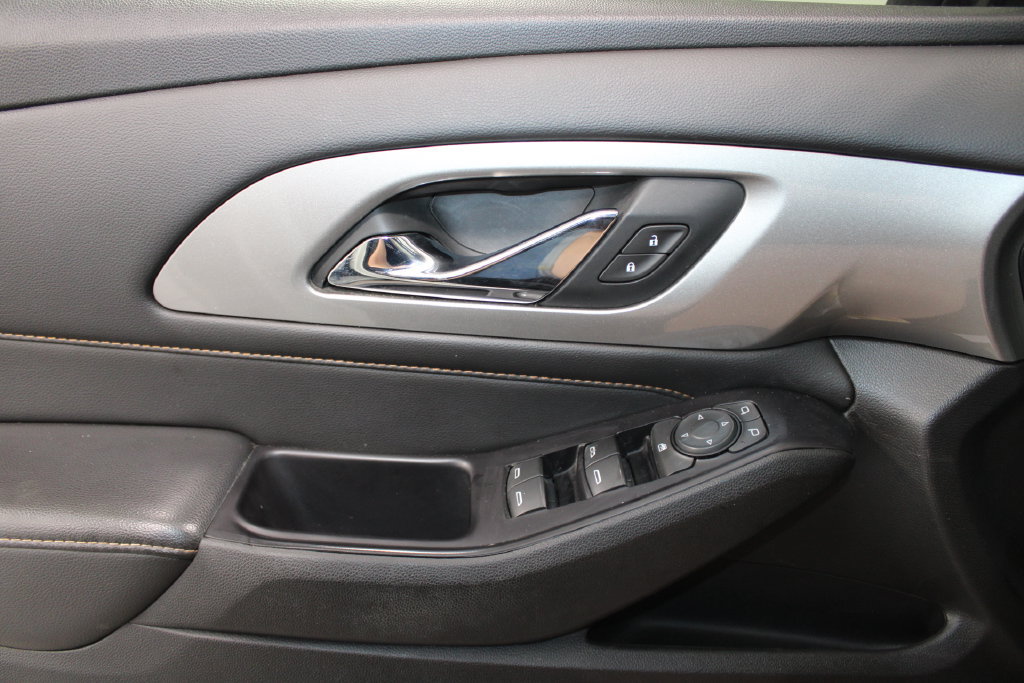 Used 2018 Chevrolet Traverse LT FWD image 39