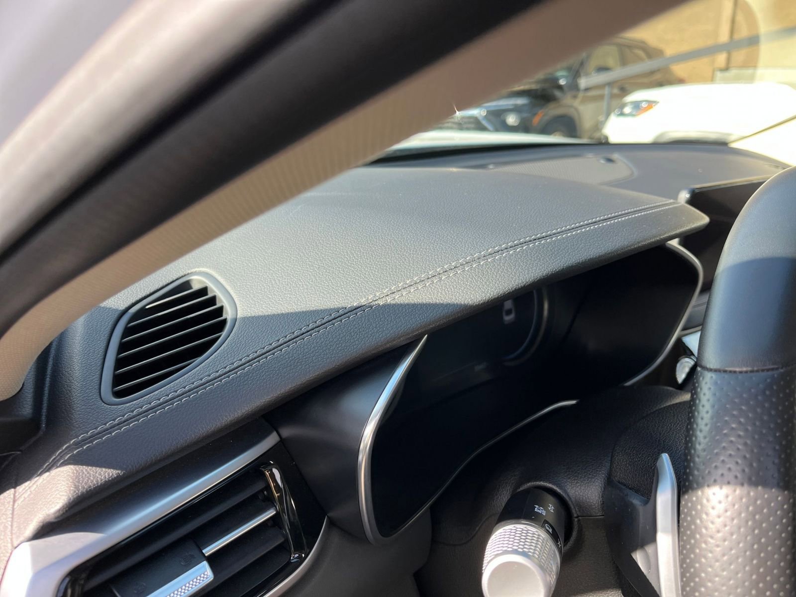 Used 2025 Genesis G70 2.5T image 36