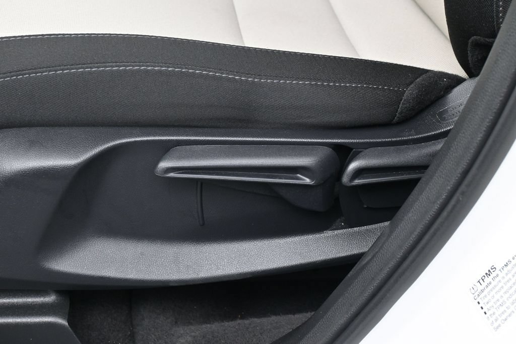 Used 2025 Honda CR-V LX image 12